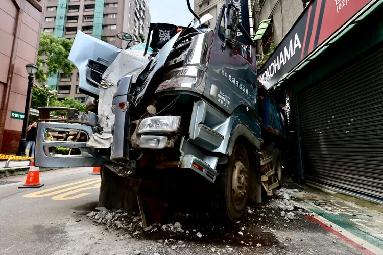 台北市結構技師公會今（6/21）完成初步現況鑑定報告書。資料照，林林攝