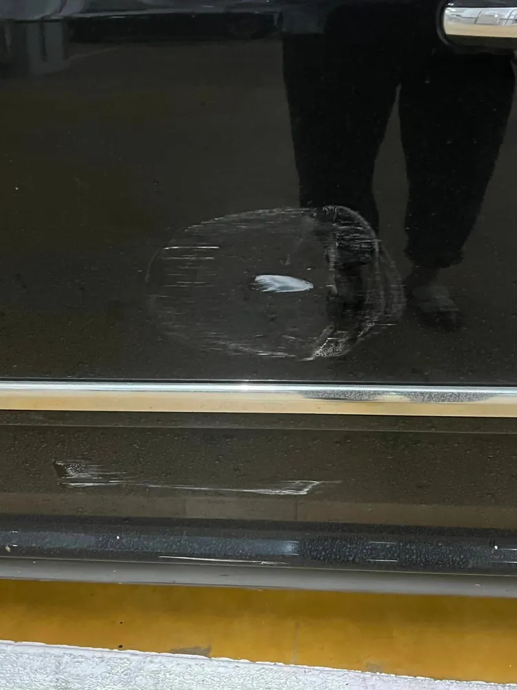 苗可麗車子被撞凹了。翻攝苗可麗臉書