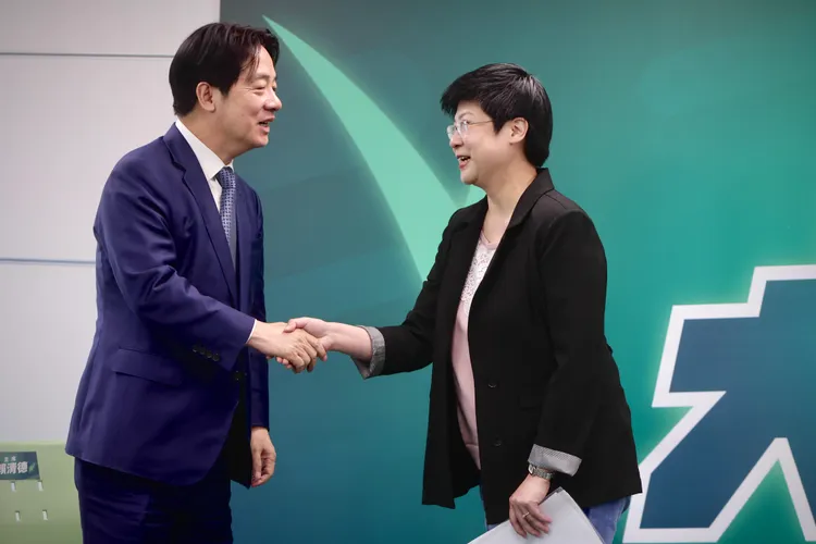 賴清德與林志潔握手致意。林林攝