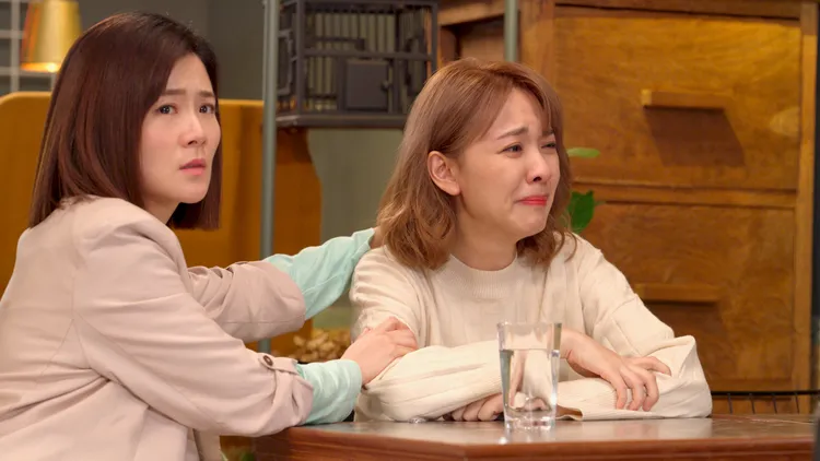 林玟誼（右）聽完葉家妤的自白忍不住傷心哭泣。公視台語台提供