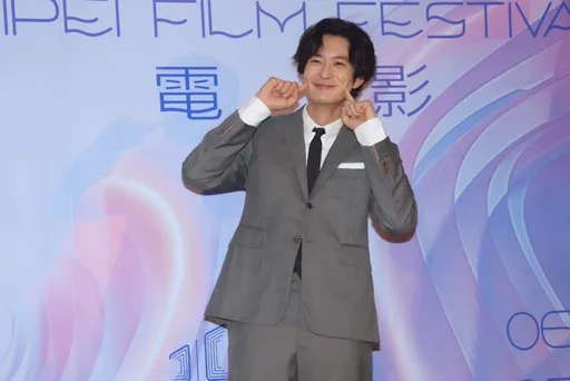 岡田將生首登寶島卡哇伊!靦腆戳臉羞到炸 喊話跟她拍台片