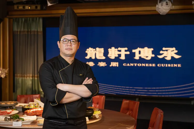 擔任行政主廚的鍾易庭，曾榮獲Now Travel Asia Award 2019亞洲地區年度旅遊大獎中的亞洲最佳廚師。龍軒傳承提供