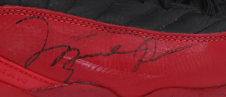 鞋上的喬丹簽名。翻攝戈丁拍賣（Goldin Auctions）官網
