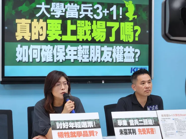 陳以信質疑方案規劃不縝密，鄭麗文則批教育部長沒擔當，不適任。施智齡攝