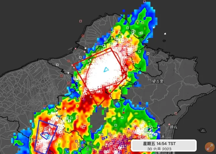 北市多處有雷雨。翻攝畫面