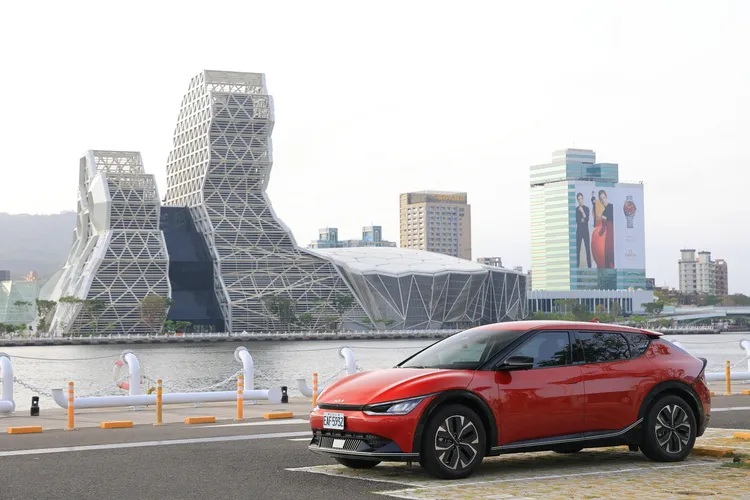 Kia EV6「全臺最高公路能耗賽」車主挑戰活動，寫下全程超過550公里不充電、更剩餘20%電量的驚人紀錄。業者提供