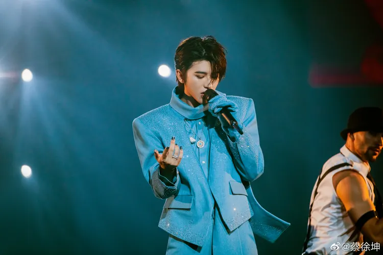蔡徐坤最近在開巡迴演唱會。翻攝蔡徐坤微博