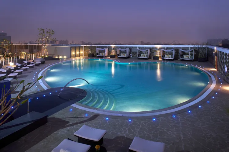 台南遠東香格里拉房客住宿期間可在全台南唯一心形池享受悠閒度假。台南遠東香格里拉提供