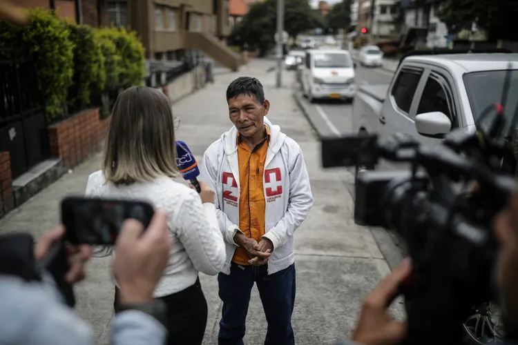 4姊弟的外祖父指控小孩生父有家暴紀錄，正爭取不讓他取得監護權。美聯社