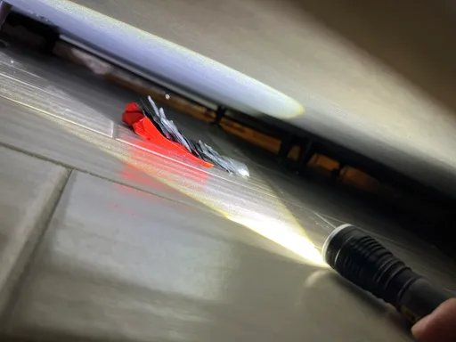 情侶投宿旅館想 「壞壞」撞上警臨檢　紅包袋藏毒丟床底這下慘了