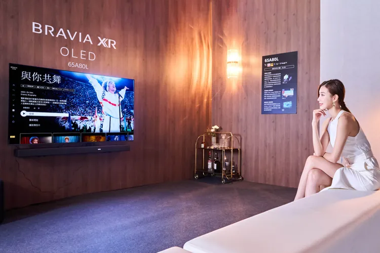 2023 BRAVIA XR 系列皆內建獨家BRAVIA CORE 影音平台，支援超高畫質串流 Pure Stream，可以高達80Mbps的速度串流HDR影片，相較一般約15-25Mbps的串流內容，在細節、色彩及對比都大幅提升。Sony提供