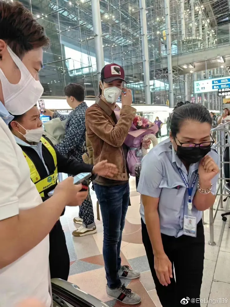 王力宏今天飛抵曼谷。翻攝EeLing翊玲微博