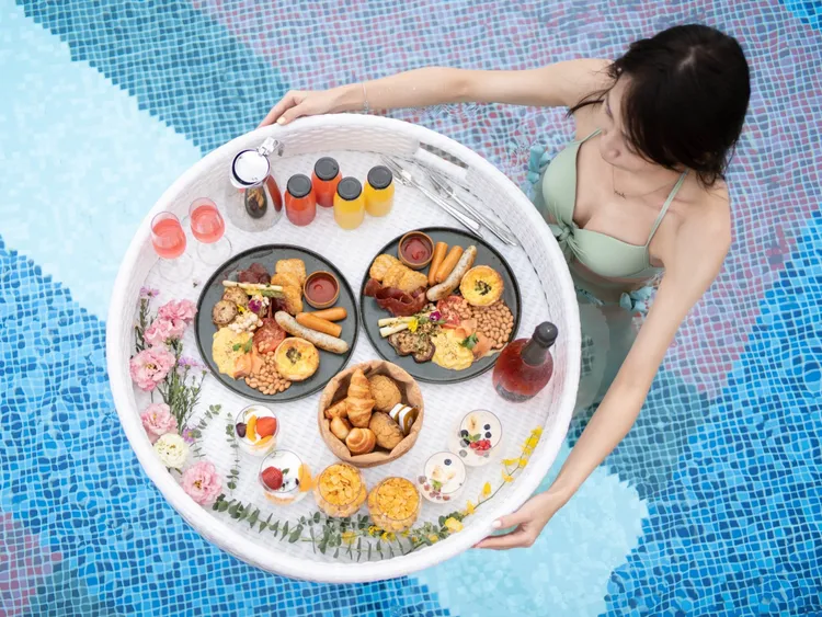 無邊際漂浮早餐為雙人份量，每日限量1組，每組1980元+10%。阿里山英迪格酒店提供