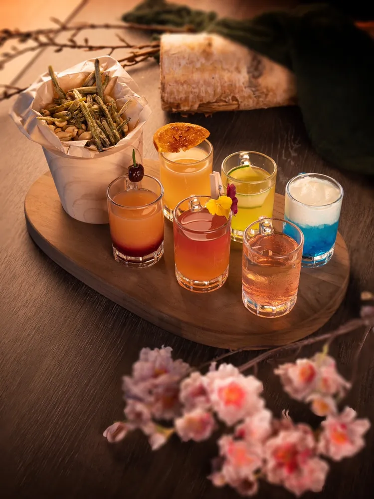 「阿里山的浪漫」調酒組合本周末正式上市，每組980元+10%（可抵雙人低消），每日限量5組。阿里山英迪格酒店提供