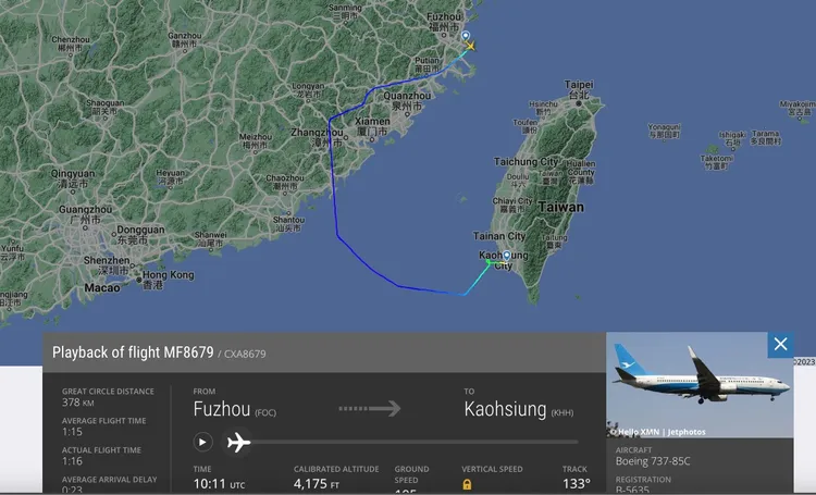 廈門航空往南繞行。翻攝飛行路線網頁