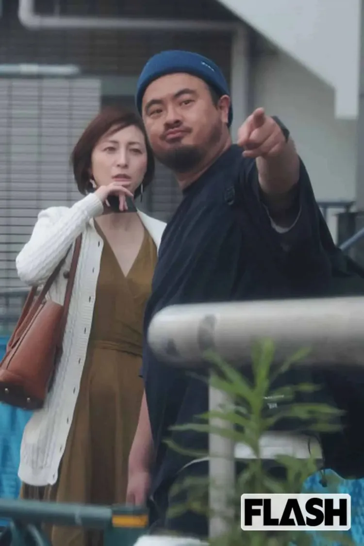 廣末涼子（左）偷吃名廚鳥羽周作引起譁然。翻攝《FLASH》