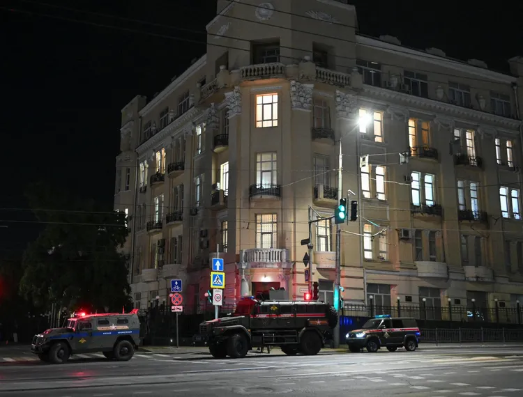 羅斯托夫州街頭24日可見裝甲車輛。路透社