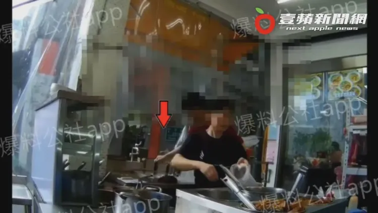 噁心抹布水煮麵事件，業者遭社會大眾撻伐。翻攝自臉書爆料公社