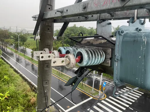 落雷劈中變電箱!台南新化左鎮1225戶大停電 1小時後全面復電