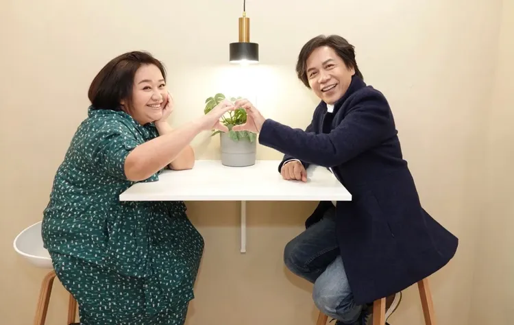 許傑輝（右）跟鐘欣凌正在拍《我的婆婆怎麼那麼可愛》第2季。資料照片