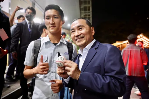 餵藥案害民調落居第三 侯友宜「放心一定贏」!還要他別搧風點火