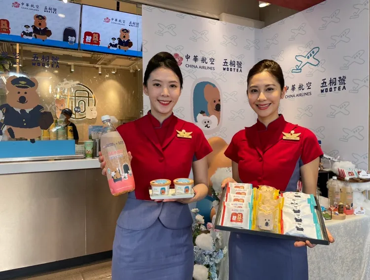 華航與五桐號合作推出多款機上限定甜點。業者提供