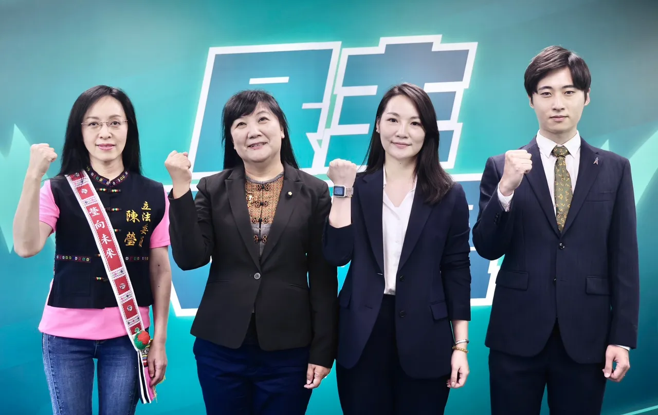 民進黨今天宣布提名(左起)現任立委陳瑩、伍麗華拼連任、徵召詹紀緹並與苗栗縣議員曾玟學合作。林林攝