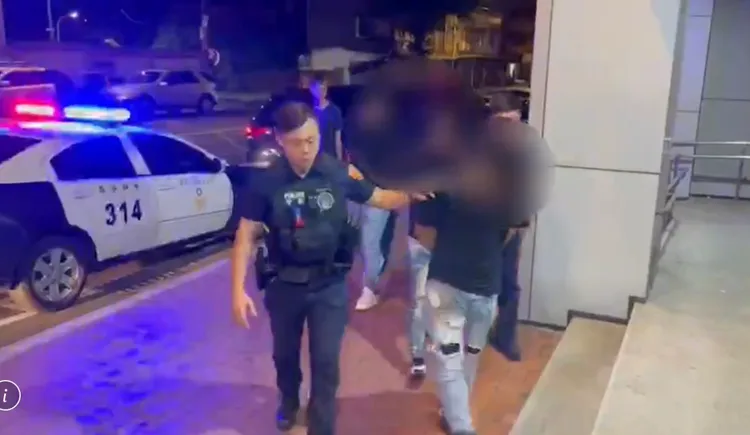 廖姓主嫌供稱沿街放煙火是為了幫女友慶生，警方不信，將徹查背後教唆者。翻攝畫面