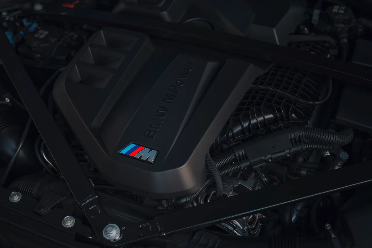 全新世代BMW M2搭載3.0升 M TwinPower Turbo直列六缸引擎,最大馬力高達460德制馬力,最大扭力550牛頓米,零百加速僅需4.1秒即可完成。業者提供
