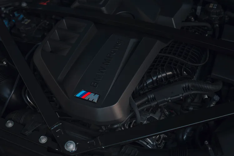 全新世代BMW M2搭載3.0升 M TwinPower Turbo直列六缸引擎，最大馬力高達460德制馬力，最大扭力550牛頓米，零百加速僅需4.1秒即可完成。業者提供