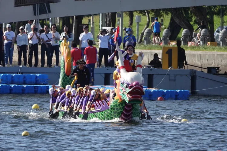 市議會隊惜敗。市議會提供