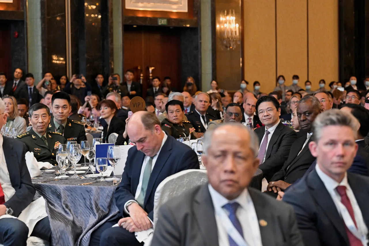 奧斯汀和李尚福在晚宴同桌,但未有太多互動。路透社