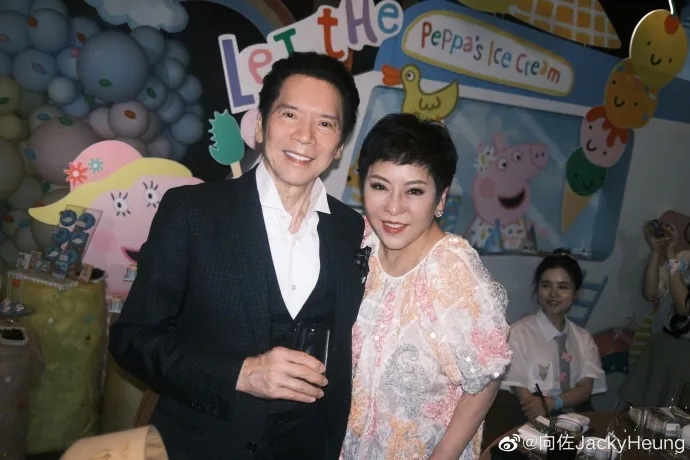 向華強及向太財力雄厚。翻攝向佐微博