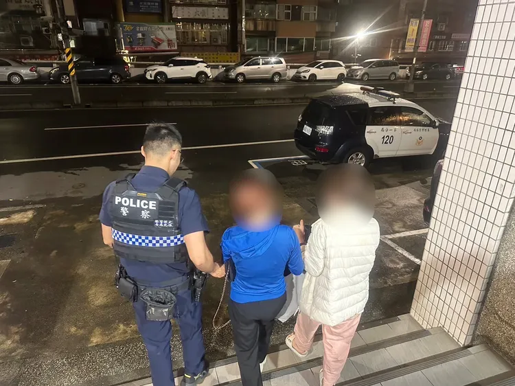 訊後皮條客被移送地檢署偵辦，3名越籍女子則由專勤隊協助遣返出境。翻攝照片