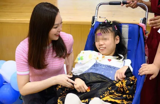 曾馨瑩好有愛!熱心贊助劇團 藉藝術治療助重症孩童出錢出力