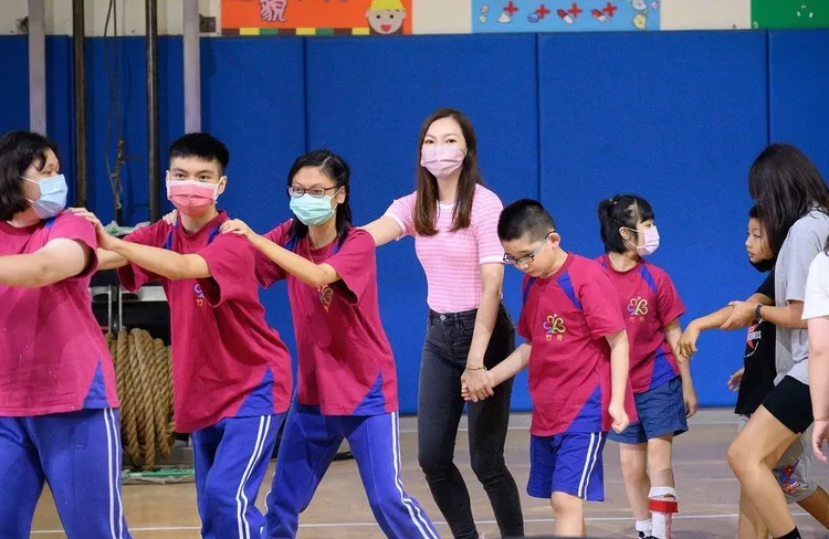 曾馨瑩數年前就開始贊助何歡劇團。翻攝曾馨瑩IG