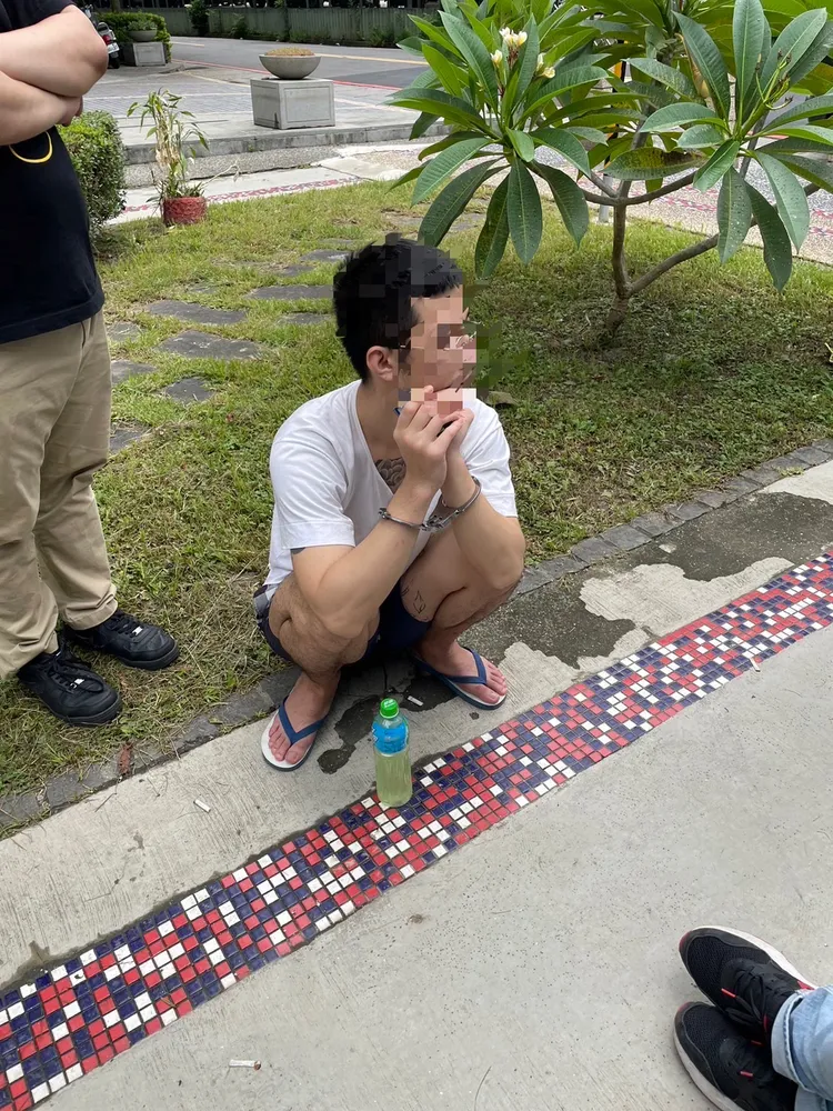 朱男落網時十分狼狽。翻攝畫面