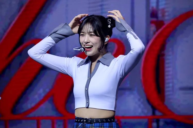 安俞真綁著包包頭，甜喊「我是你們的小籠包」。林林攝