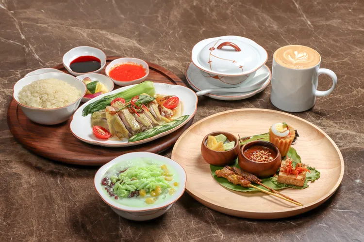 高雄洲際酒店推出「醉愛獅城」一泊二食專案，專案暢享HAWKER好客南洋餐廳主廚精選套餐。高雄洲際酒店提供