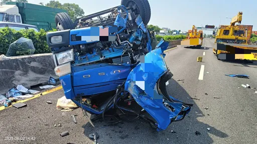 國1彰化段4車連環撞 小貨車遭3大車夾擊!駕駛傷重不治