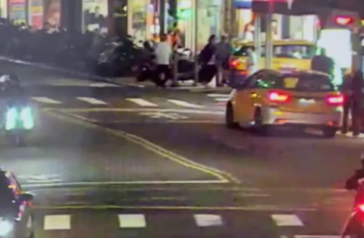 警方調閱監視器找到計程車。翻攝畫面