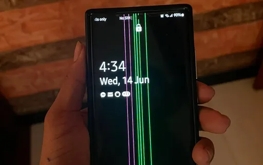 Note 20 Ultra手機出現綠色條碼　已過保固期三星仍免費幫他換螢幕