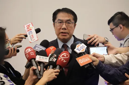 前副发言人易俊宏性骚8少年!黄伟哲讲话了 性平会调查成立将裁罚