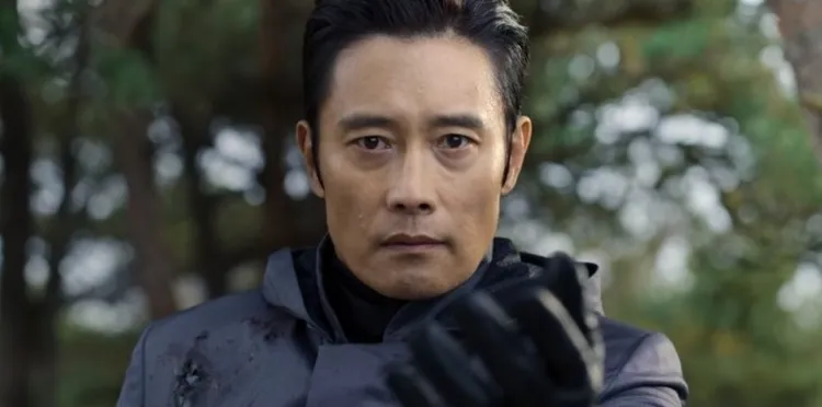 李秉憲飾演的面具男遊戲負責人「黃仁昊」，將成為第2季的主角。翻攝Netflix