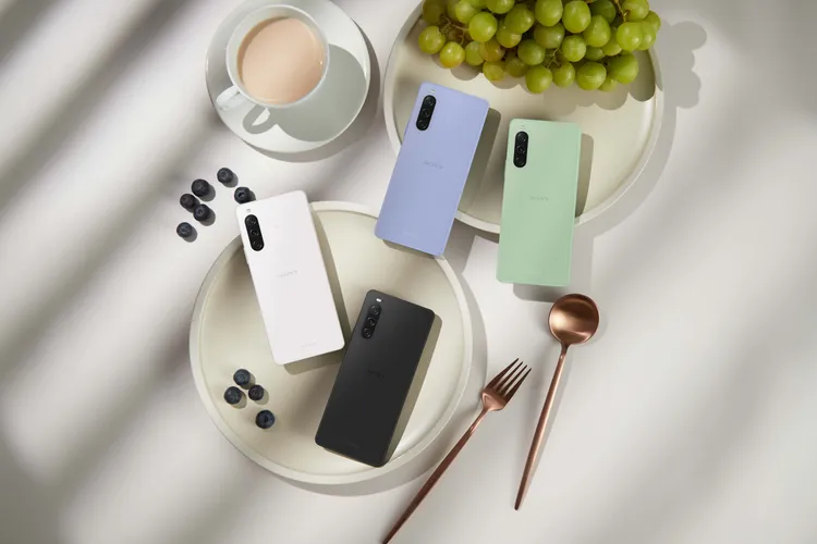 Xperia 10 V 共有玫瑰黑、桔梗白、鼠尾草綠及薰衣草紫等4款色系，建議售價1萬3990元。