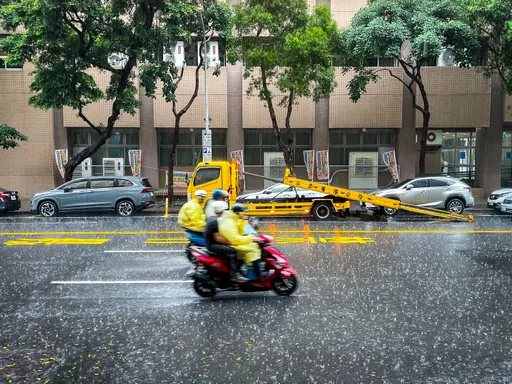 午後大暴雨! 台北國際龍舟錦標賽下午賽事延到明天