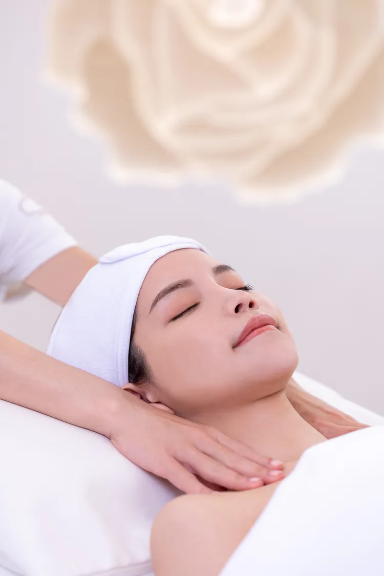 護膚療程以「功效導向」會使用到許多沙龍限定、未對外販售的單品。品牌提供