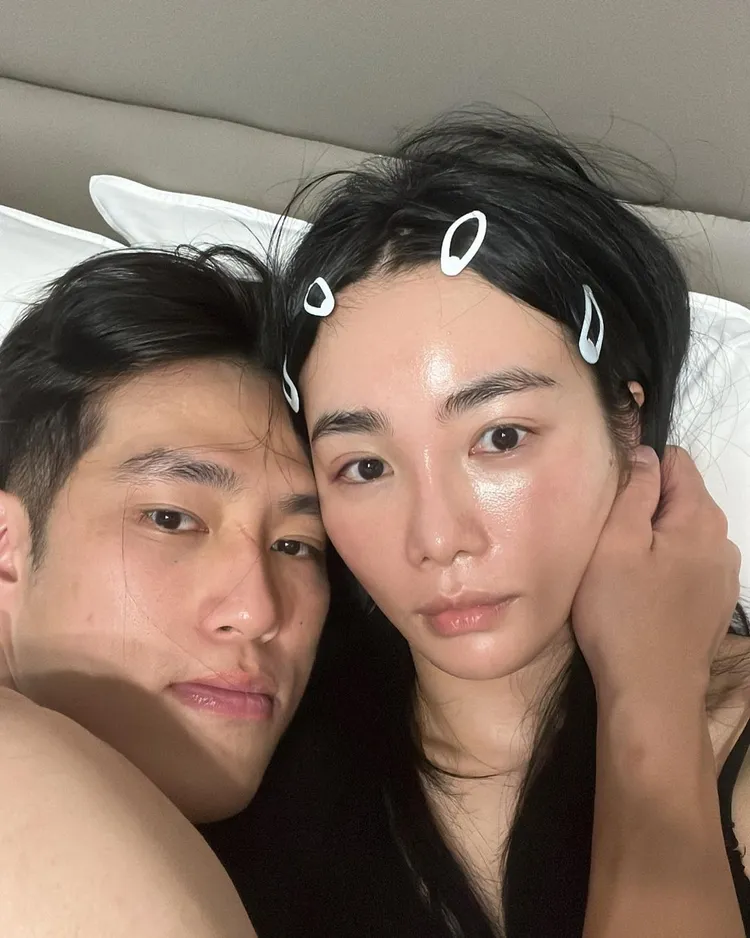 舒子晨與老公幸福床照。翻攝舒子晨IG