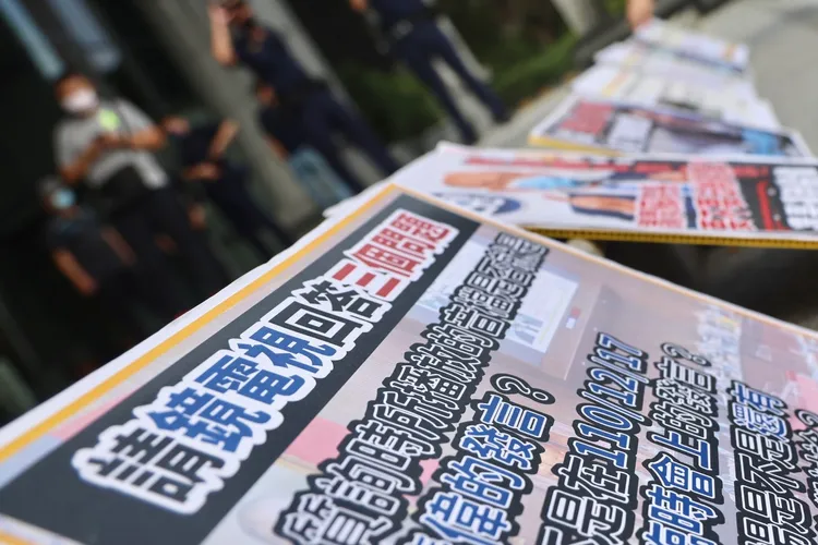 立委陳椒華今赴NCC大門抗議。林林攝