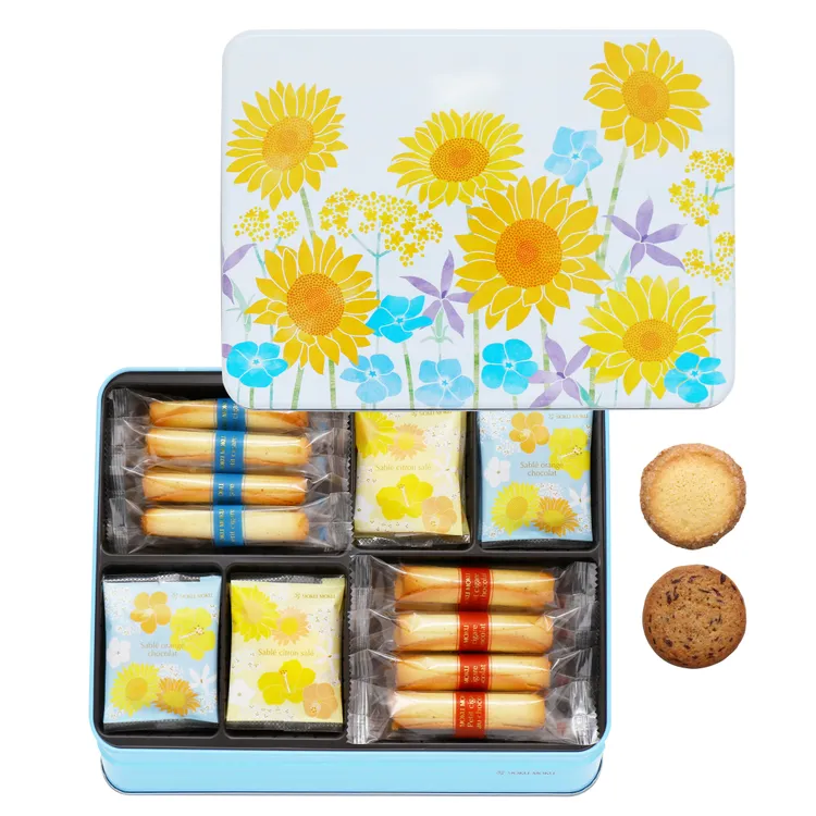 YOKU MOKU 夏季限定綜合禮盒(中)，內含迷你原味雪茄蛋捲8入、迷你巧克力雪茄蛋捲8入、鹽味檸檬脆餅6入、柑橘巧克力脆餅6入 (共28入)，售價1320元/盒，優惠價2600元/2盒。業者提供